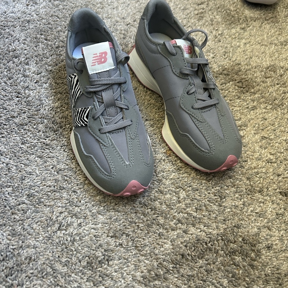 New Balance Gray & Pink 327 Lace-Up Sneakers